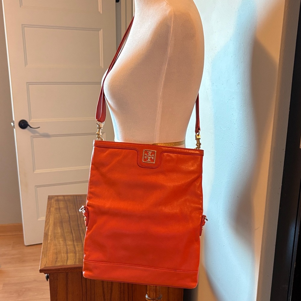 Tory Burch Vibrant Orange Clutch - Picture 5 of 7